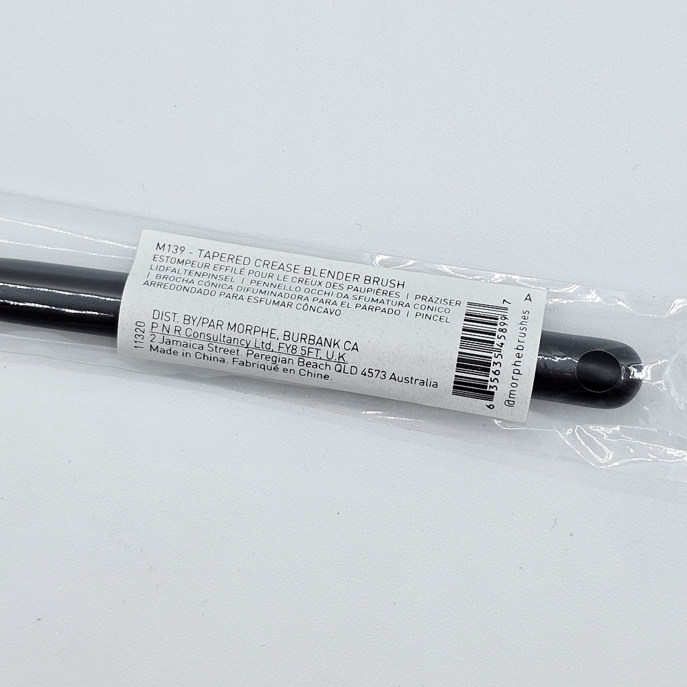 Morphe M139 Tapered Crease Blender Eyeshadow Brush - Picture 4 of 5